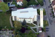 Vue aérienne de Bâtiment d'église au centre du village à Kandel dans le département Rhénanie-Palatinat, Allemagne