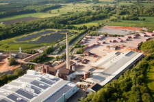Installations techniques dans la zone industrielle WIENERBERGER MALSCH dans le quartier de Rot à Malsch dans le département Bade-Wurtemberg, Allemagne d'en haut
