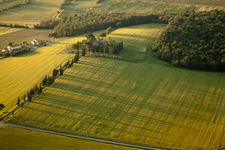 Vue aérienne de Montagnano dans le département Toscane, Italie