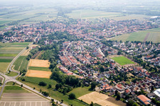 Vue aérienne de Du nord à Rheinzabern dans le département Rhénanie-Palatinat, Allemagne