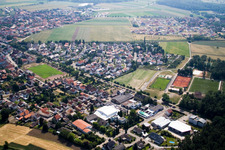 Vue aérienne de Ensemble des installations sportives du club sportif Olympia à Rheinzabern dans le département Rhénanie-Palatinat, Allemagne