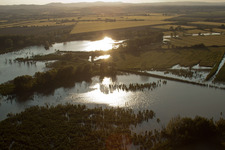 Vue aérienne de Lac de Montepulciano à Pozzuolo dans le département Ombrie, Italie