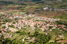 Vue aérienne de Monte San Savino dans le département Arezzo, Italie