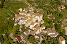 Vue aérienne de Vue sur le village à Rapolano Terme dans le département Siena, Italie
