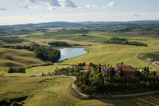 Vue aérienne de Monteaperti dans le département Toscane, Italie