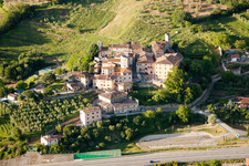 Vue aérienne de Rapolano Terme dans le département Siena, Italie
