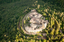 Vue aérienne de Complexe du château de Castello di Gargonza à le quartier Gargonza in Monte San Savino dans le département Arezzo, Italie