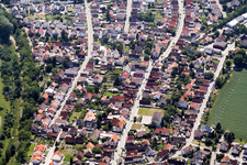 Quartier Leopoldshafen in Eggenstein-Leopoldshafen dans le département Bade-Wurtemberg, Allemagne du point de vue du drone