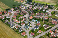 Scheibenhardt à Scheibenhard dans le département Bas Rhin, France du point de vue du drone