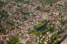 Vue aérienne de Vue sur le village à Kilstett dans le département Bas Rhin, France