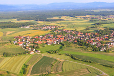 Vue aérienne de Vue du village depuis le nord-ouest à le quartier Linx in Rheinau dans le département Bade-Wurtemberg, Allemagne