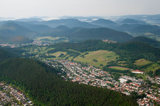 Dahn dans le département Rhénanie-Palatinat, Allemagne du point de vue du drone