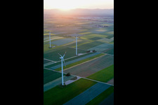Vue aérienne de Éoliennes vers Bellheim à Rülzheim dans le département Rhénanie-Palatinat, Allemagne