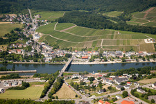 Vue aérienne de Pont de la Moselle vers Schengen à Schengen dans le département Remich, Luxembourg
