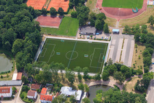 Vue aérienne de Terrain de football en gazon artificiel à Kandel dans le département Rhénanie-Palatinat, Allemagne