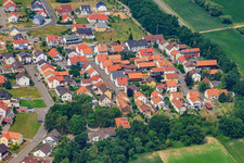 Vue aérienne de Rue St. Georg à le quartier Hardtwald in Neupotz dans le département Rhénanie-Palatinat, Allemagne