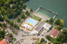 Vue aérienne de Piscine de la piscine extérieure Ernst-Freyer-Bad à Philippsburg dans le département Bade-Wurtemberg, Allemagne