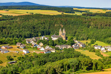 Vue aérienne de Ensemble immobilier du monastère / monastère du Hunsrückdom Ravengiersburg à Ravengiersburg dans le département Rhénanie-Palatinat, Allemagne