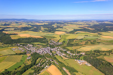 Vue aérienne de Mengerschied dans le département Rhénanie-Palatinat, Allemagne