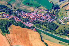 Vue aérienne de Vue des rues et des maisons dans les quartiers résidentiels à le quartier SaintAlban in Sankt Alban dans le département Rhénanie-Palatinat, Allemagne
