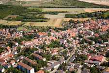 Göllheim dans le département Rhénanie-Palatinat, Allemagne depuis l'avion
