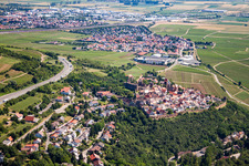 Vue aérienne de De l'ouest à Neuleiningen dans le département Rhénanie-Palatinat, Allemagne