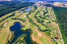Zone de terrain de golf Domaine de golf Dreihof à le quartier Dreihof in Essingen dans le département Rhénanie-Palatinat, Allemagne d'en haut