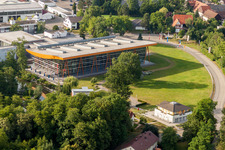 Vue aérienne de Parc des expositions de maisons préfabriquées et salles d'exposition du Monde de l'Habitat à le quartier Linx in Rheinau dans le département Bade-Wurtemberg, Allemagne