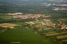 Vue aérienne de De l'ouest à Schaffhouse-près-Seltz dans le département Bas Rhin, France