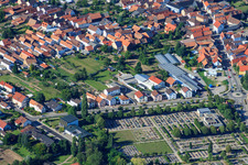 Vue aérienne de Cimetière à Rülzheim dans le département Rhénanie-Palatinat, Allemagne