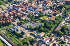Rülzheim dans le département Rhénanie-Palatinat, Allemagne vu d'un drone