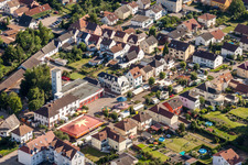 Vue aérienne de Zone de caserne de pompiers du dépôt des pompiers sur la Gartenstrasse et la foire à Rülzheim dans le département Rhénanie-Palatinat, Allemagne