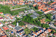 Vue d'oiseau de Serres sur Lindenstr à Rülzheim dans le département Rhénanie-Palatinat, Allemagne
