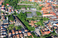 Enregistrement par drone de Serres sur Lindenstr à Rülzheim dans le département Rhénanie-Palatinat, Allemagne