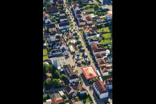 Vue aérienne de Gartenstraße Kerwe à Rülzheim dans le département Rhénanie-Palatinat, Allemagne