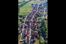 Vue aérienne de De l'est à Herxheimweyher dans le département Rhénanie-Palatinat, Allemagne