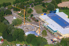 Vue aérienne de Nouvelle construction de boulettes de vapeur et piscine extérieure à Rülzheim dans le département Rhénanie-Palatinat, Allemagne