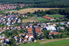 Vue aérienne de Terrains de sport à Rheinzabern dans le département Rhénanie-Palatinat, Allemagne