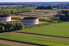 Vue aérienne de Parc de stockage démantelé sur la B9 à Jockgrim dans le département Rhénanie-Palatinat, Allemagne