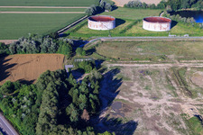 Parc de réservoirs démantelé Jockgrim sur le B9 à Jockgrim dans le département Rhénanie-Palatinat, Allemagne vue d'en haut
