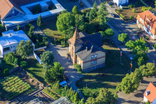 Vue aérienne de L'hôtel de ville à Jockgrim dans le département Rhénanie-Palatinat, Allemagne