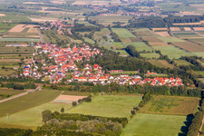 Vue aérienne de Champs agricoles et surfaces utilisables à Winden dans le département Rhénanie-Palatinat, Allemagne
