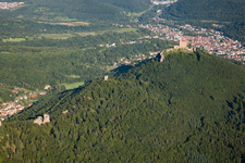Vue aérienne de Les 4 châteaux Trifels, Anebos, Jungturm et Münz à Leinsweiler dans le département Rhénanie-Palatinat, Allemagne