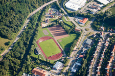 Vue aérienne de Terrain de sport chez Aldi à Annweiler am Trifels dans le département Rhénanie-Palatinat, Allemagne