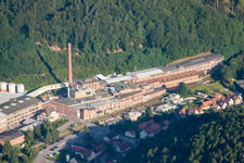Usine de carton Buchmann GmbH à le quartier Sarnstall in Annweiler am Trifels dans le département Rhénanie-Palatinat, Allemagne hors des airs