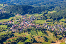 Vue aérienne de Pierre de Gosserweiler à le quartier Gossersweiler in Gossersweiler-Stein dans le département Rhénanie-Palatinat, Allemagne
