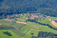 Vue aérienne de Pfaffenbronn à Lembach dans le département Bas Rhin, France