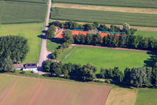 Vue aérienne de Terrains de sport de SV1946 Minfeld à Minfeld dans le département Rhénanie-Palatinat, Allemagne