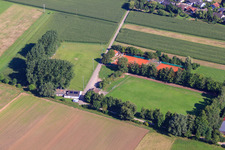 Vue aérienne de Terrains de sport de SV1946 Minfeld à Minfeld dans le département Rhénanie-Palatinat, Allemagne
