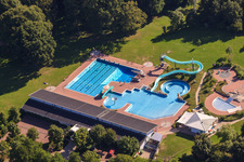 Vue oblique de Piscine forestière Kandel à Kandel dans le département Rhénanie-Palatinat, Allemagne